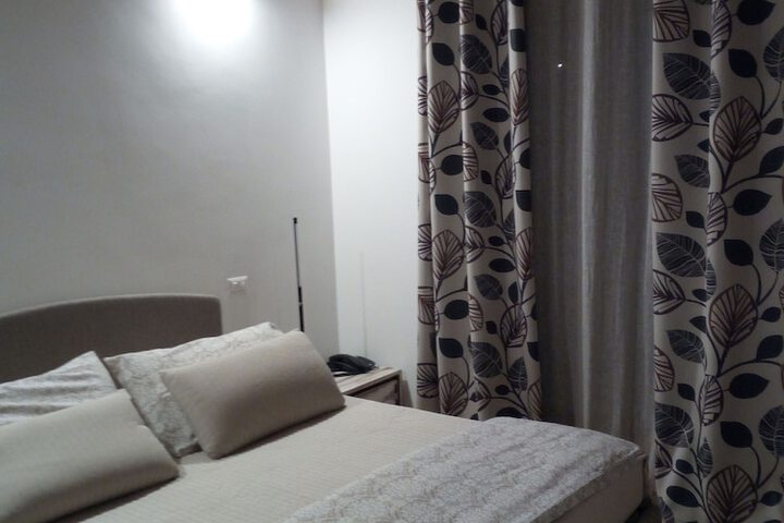 Room 11 of 43