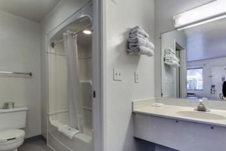 Room 3 of 24