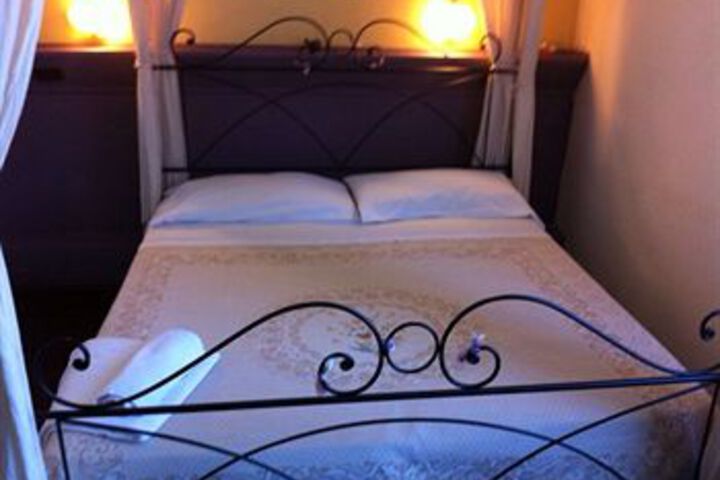 Room 9 of 25