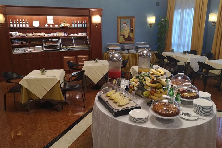 Breakfast/Coffee Service 14 of 28