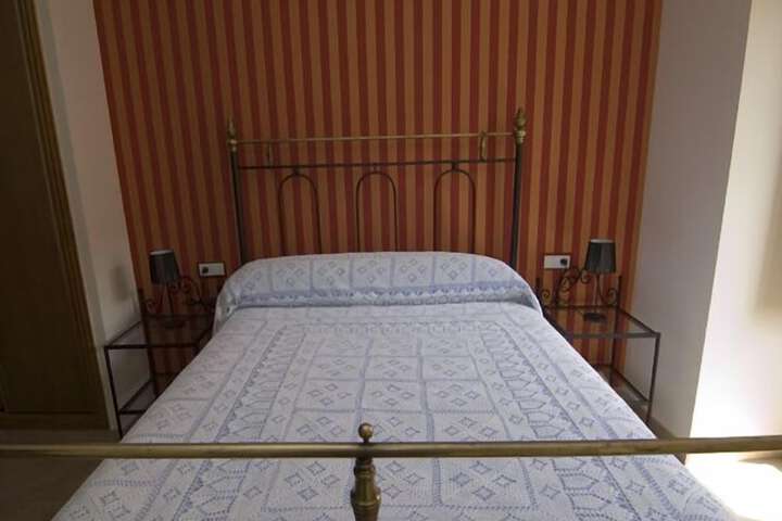 Room 7 of 77