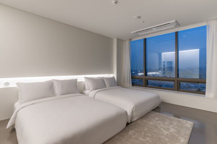 Room 13 of 117