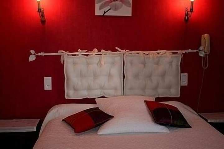 Room 4 of 9