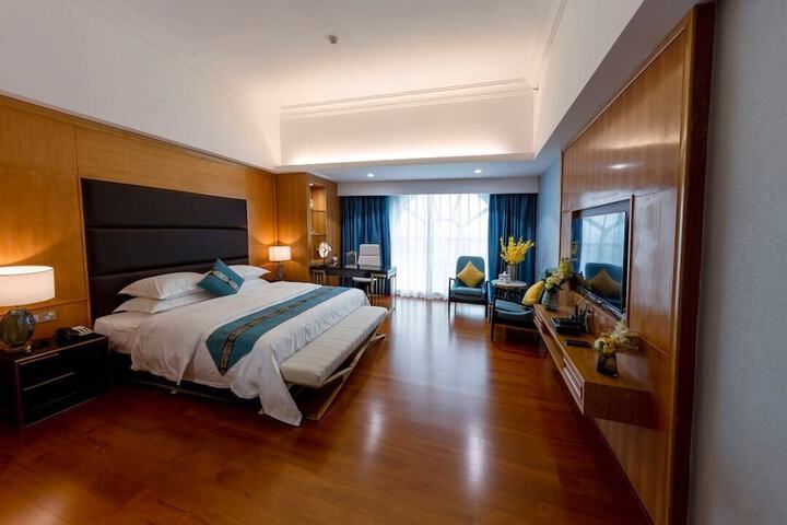 Room 13 of 44
