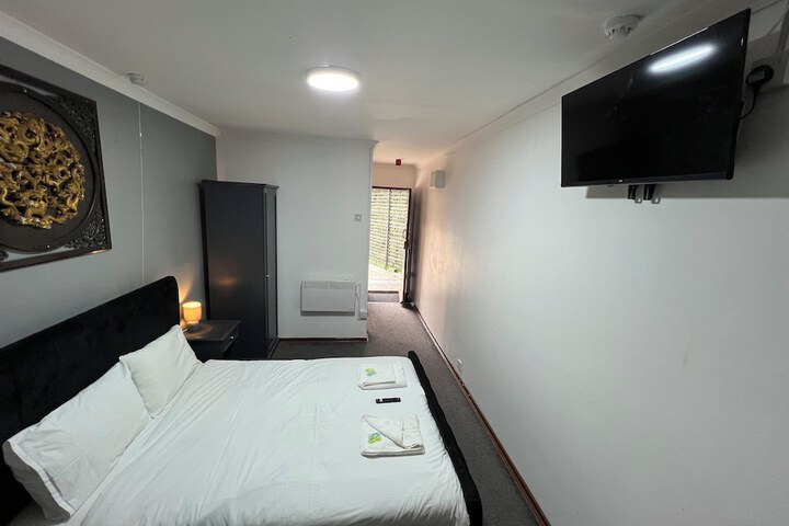 Room 5 of 49