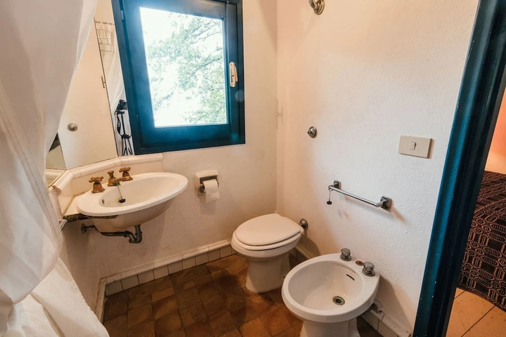 Room 9 of 19