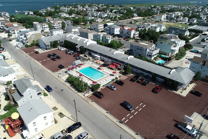 Sundeck 17 of 22