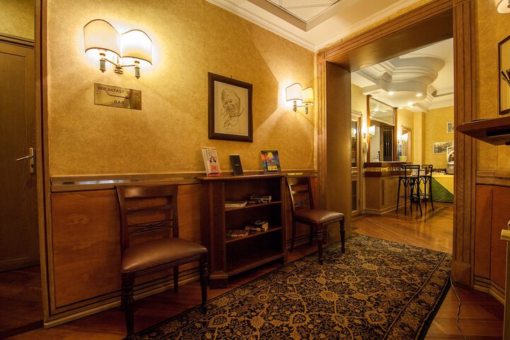 Entrance & Lobby