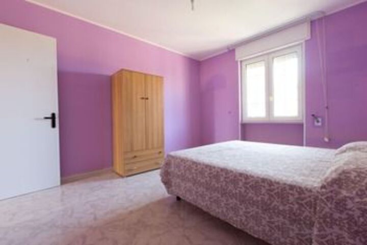 Room 13 of 38