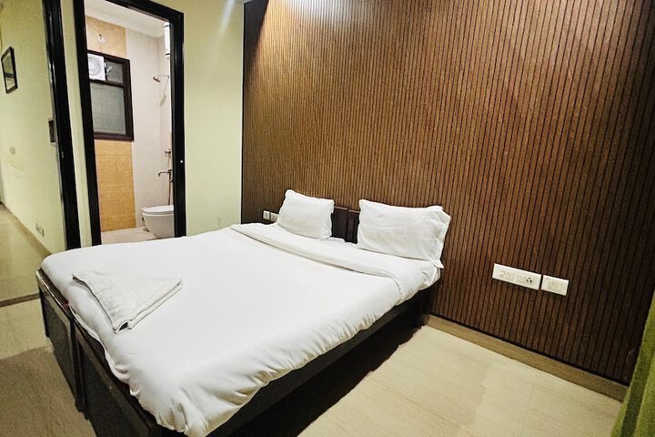 Room 17 of 24