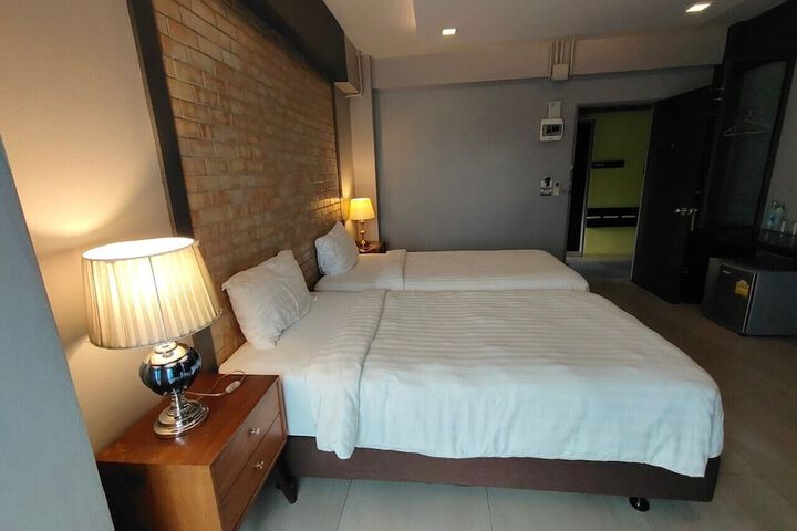 Room 27 of 105