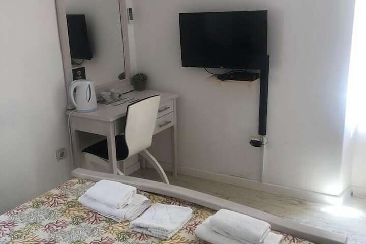 Room 3 of 75