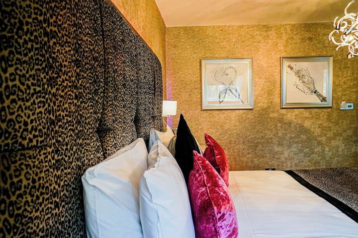 Room 44 of 242