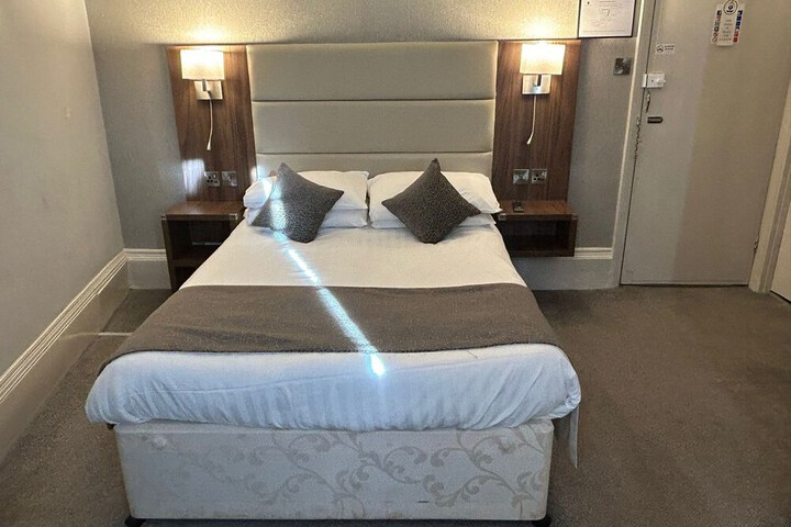 Room 17 of 97