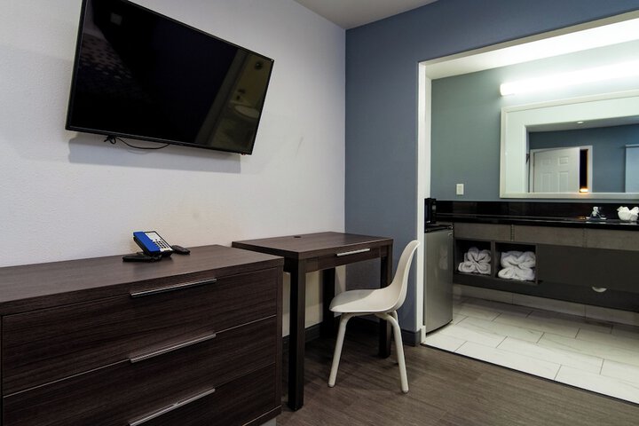 Room 6 of 20