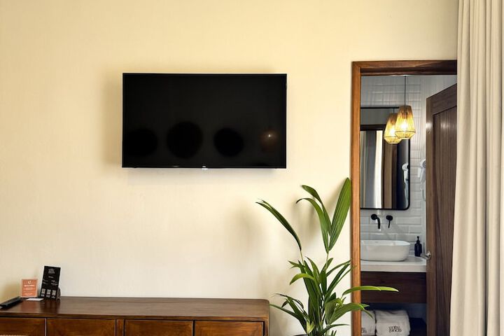 Room 3 of 27