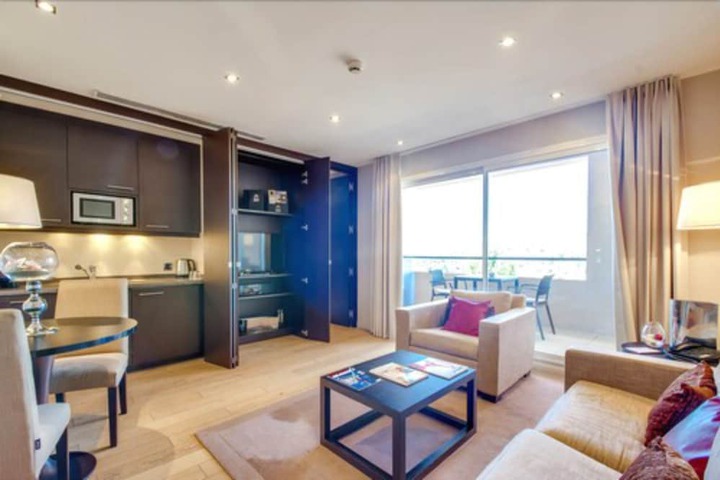 Room 10 of 85