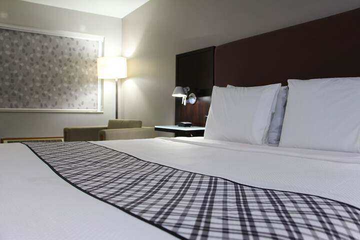 Deluxe 2 Queen Beds (5 of 10)