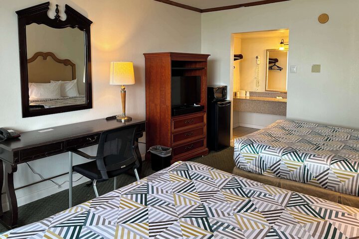 2 Double Beds (1 of 13)
