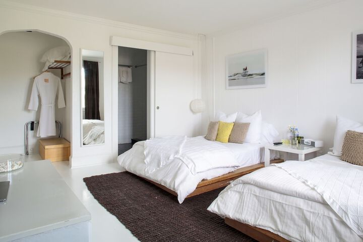 2 Double Beds (3 of 5)