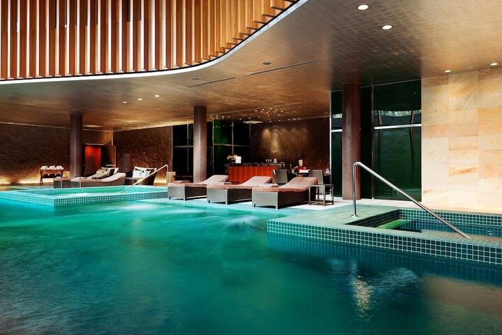 Pool 70 of 136