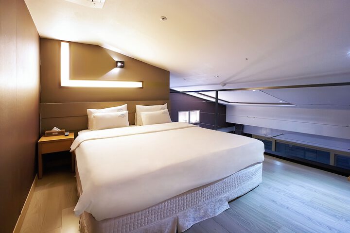 Room 15 of 62
