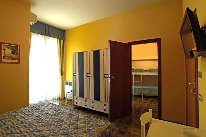 Room 11 of 33