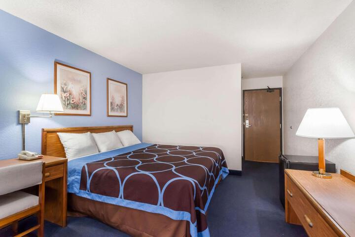 1 King Bed (7 of 7)