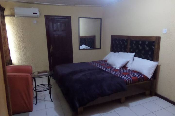 Room 8 of 9