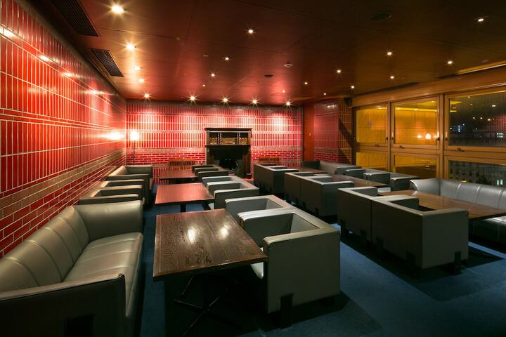 Lounge 142 of 175