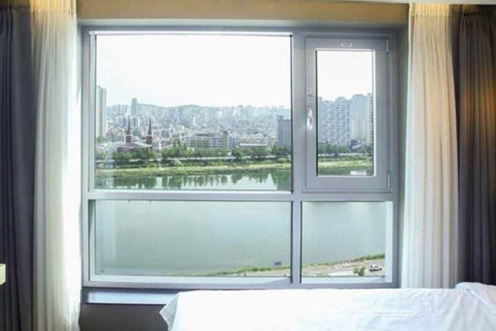 Room 11 of 28