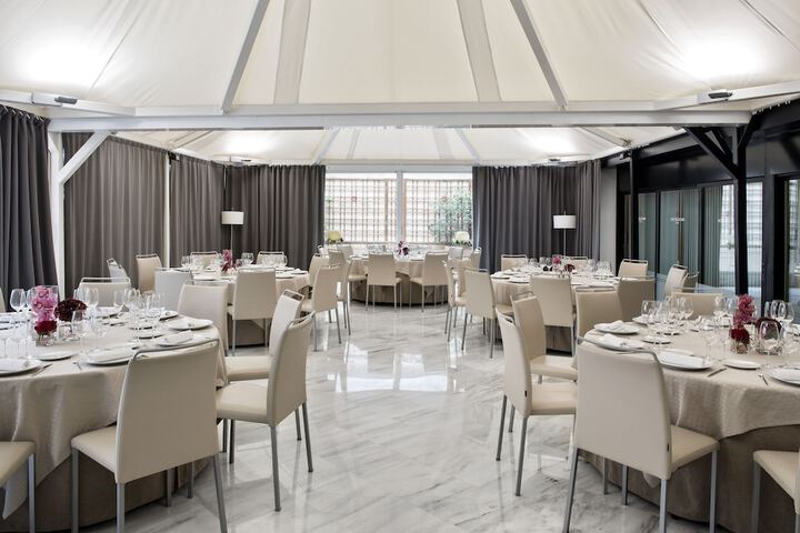 Ballroom/Hall 89 of 108