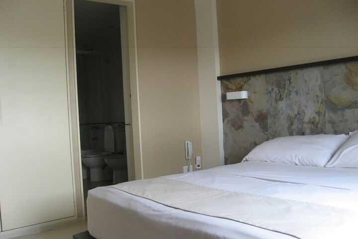 Room 16 of 39