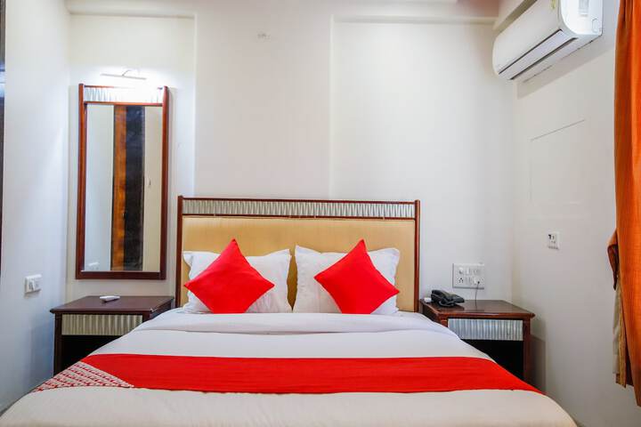 Room 5 of 18