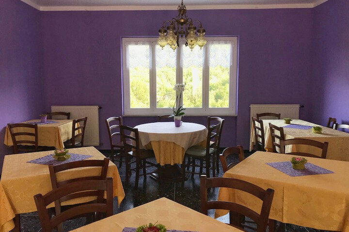 Dining 11 of 17