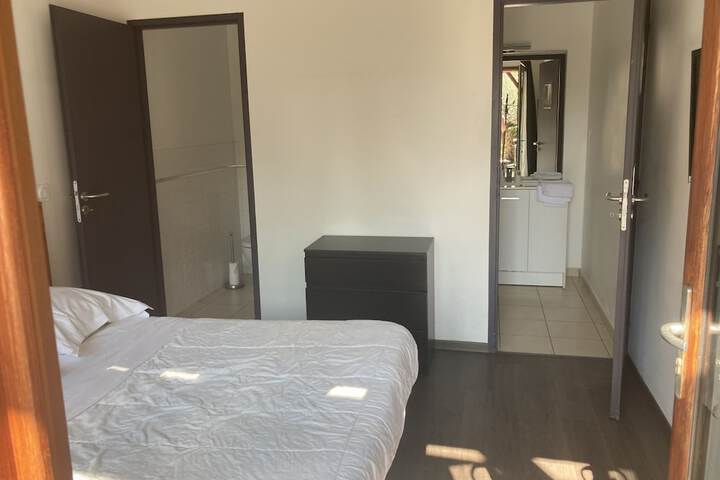 Room 6 of 68