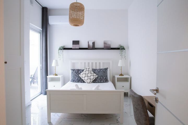 Room 2 of 6