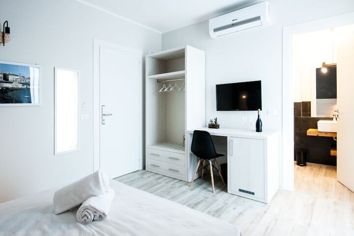 Room 10 of 53