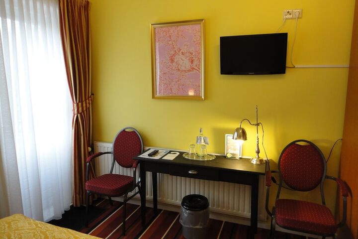 Room 21 of 40