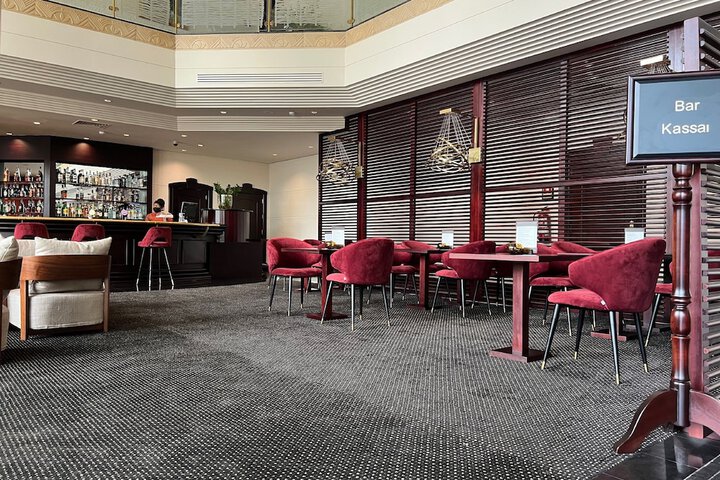 Lounge 77 of 97