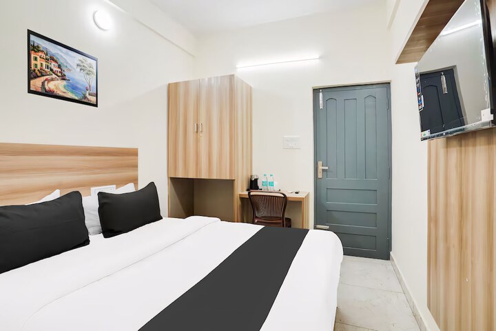 Room 8 of 15