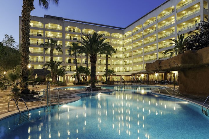 Hotel with Pool