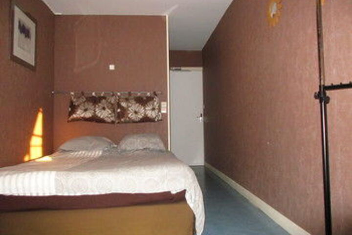 Room 13 of 36