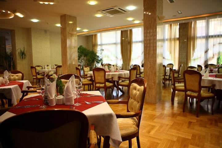 Dining 66 of 81