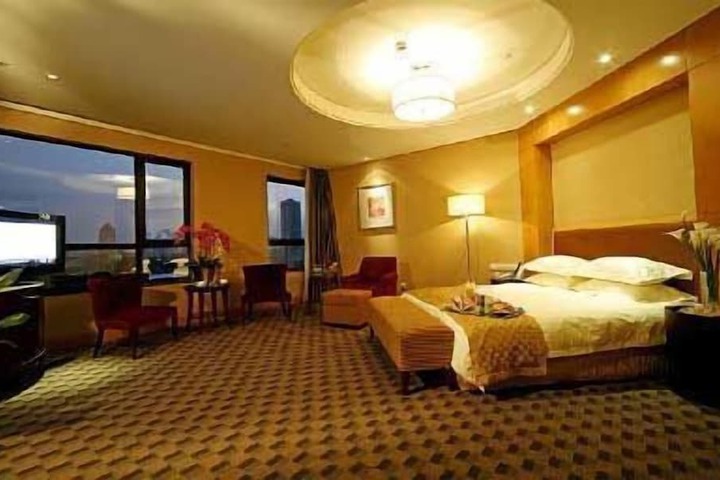 Room 12 of 30