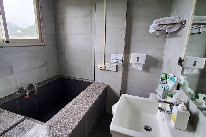 Room 42 of 74