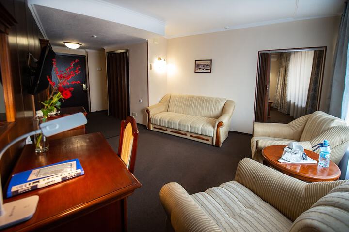 Room 6 of 46