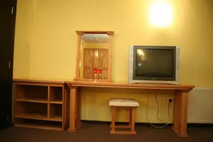 Room 7 of 12