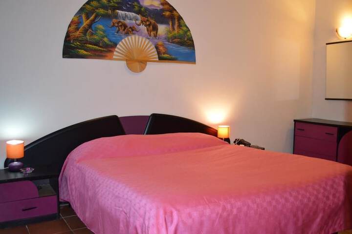 Room 6 of 8