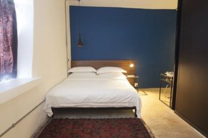 Room 53 of 89